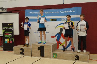 Elias Vilser ganz oben auf dem Podium (Quelle: TTTV)