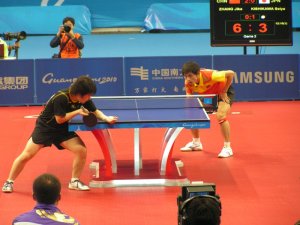 Zhang Jike (hinten) hatte nur im ersten Satz Probleme mit Seiya Kishikawa